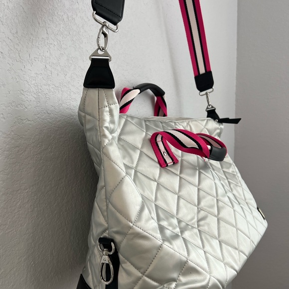 IHKWIP Convertible Getaway Duffle Bag - Picture 4 of 15